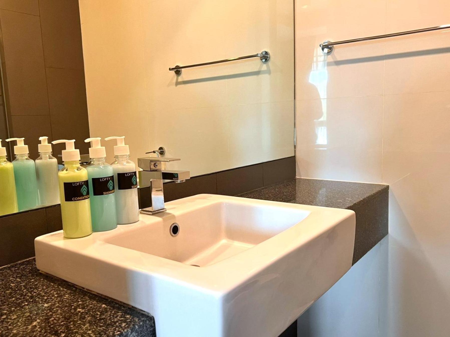 ุ6 อเวนิว สุรินทร์ บาย ลอฟตี้ Apartment หาดสุรินทร์ ภายนอก รูปภาพ